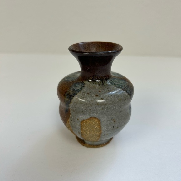 Stoneware Glazed / Tiny Bud Vase Cream/Brown Studio Art Pottery - Picture 1 of 5